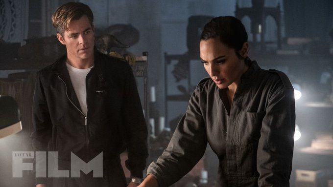 Chris Pine and Gal Gadot in WW1984