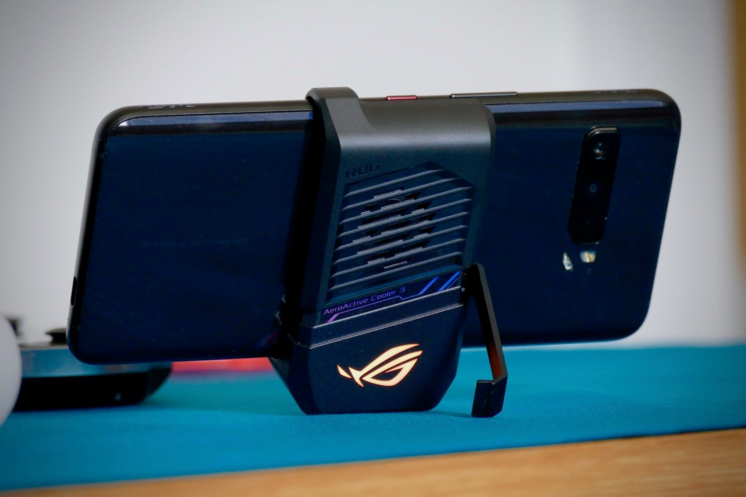 asus rog phone 3 review aero cooler fan
