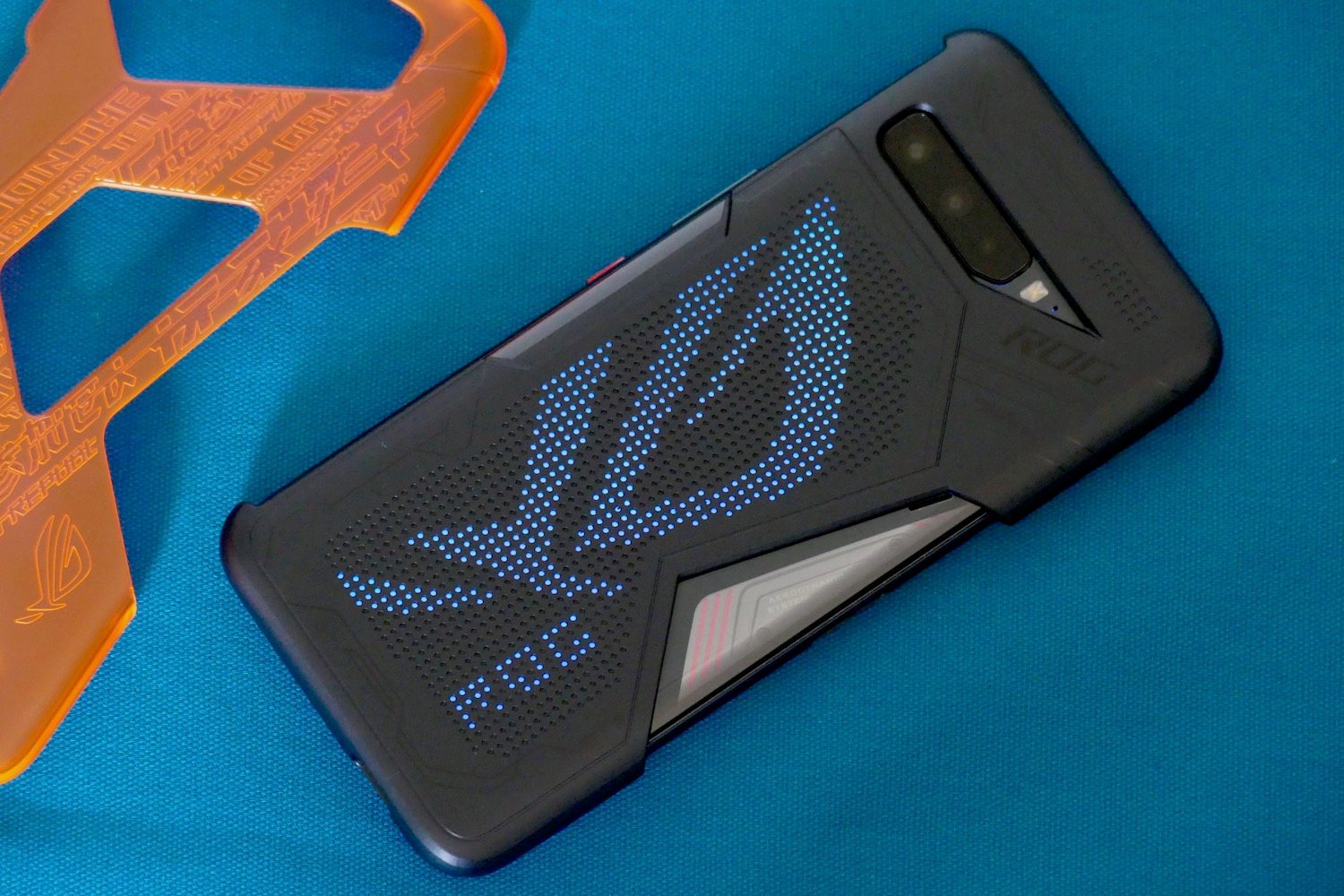 asus rog phone 3 review lightning case