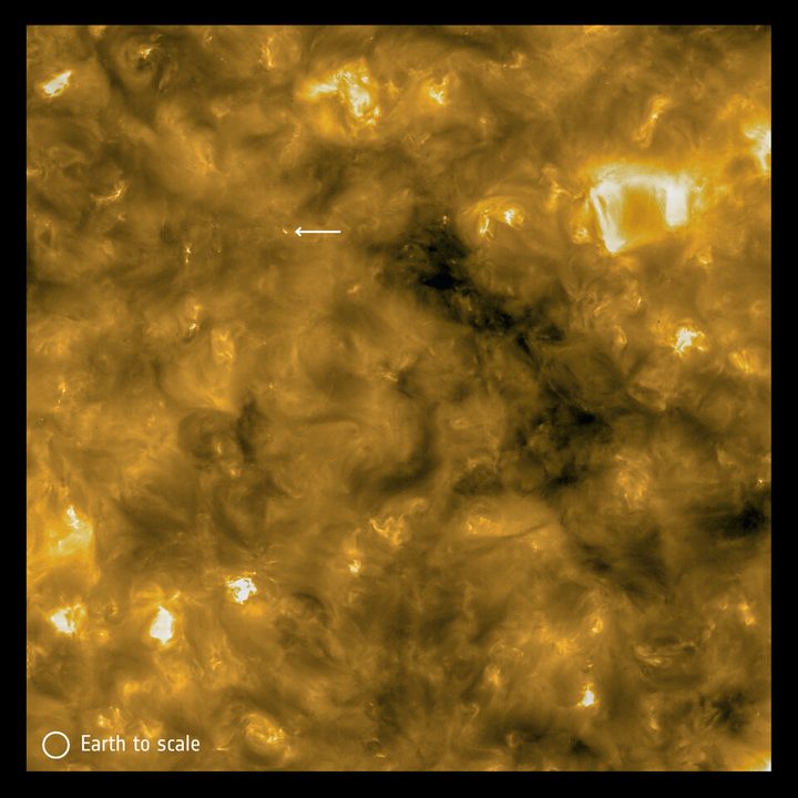 One of the newly found campfires in an image from Solar Orbiter's EUI. The circle in the lower left corner indicates the size of Earth for scale.