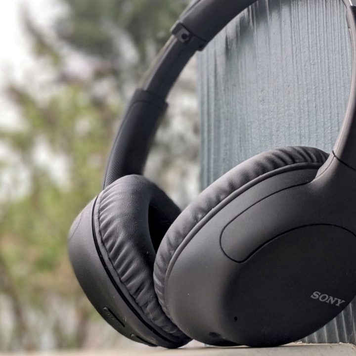 The Sony WH-CH710N headphones.