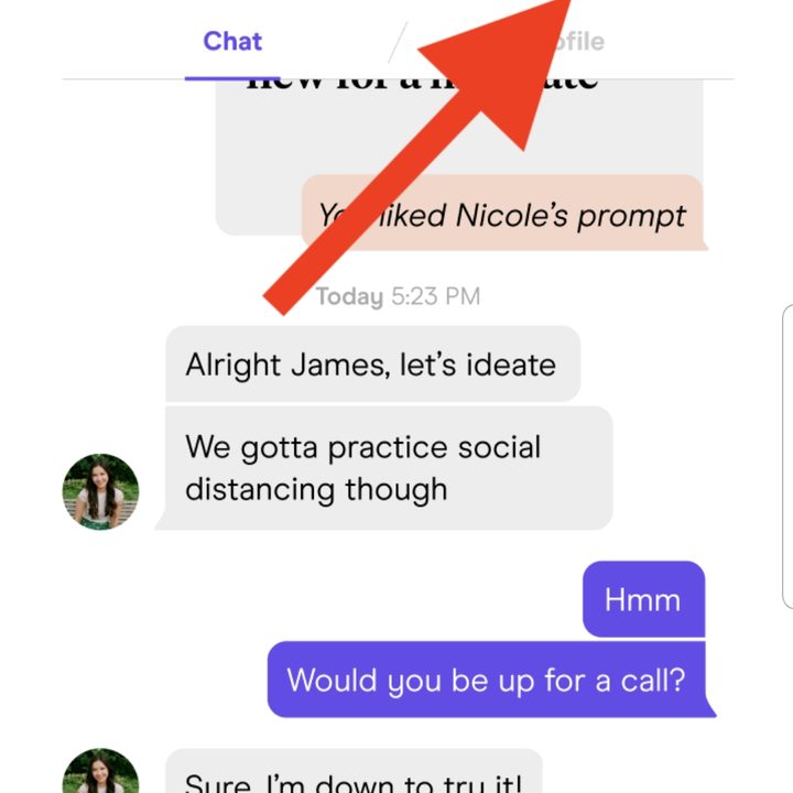 Picture shows a screenshot of a chat taking place in the Hinge app, with a red arrow pointing to the video chat symbol at the top right of the screen