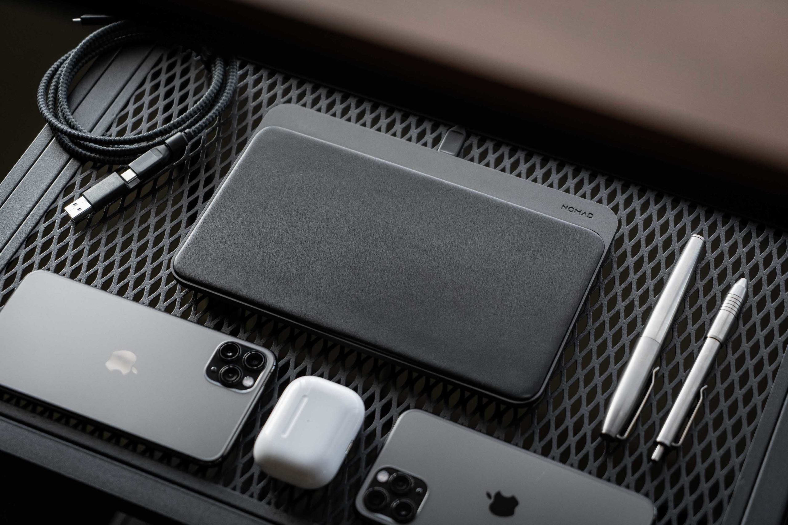 Nomad Base Station Pro