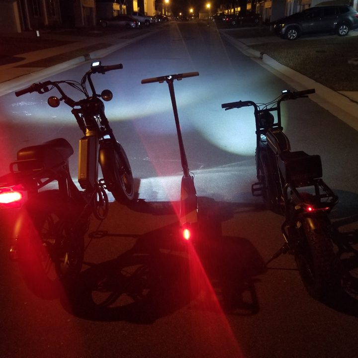 Unagi Model One (center) rear light