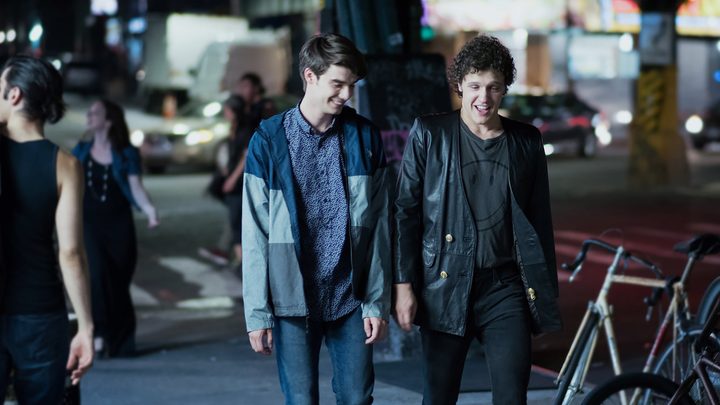Alex and Elliot walk down the street in Alex Strangelove.