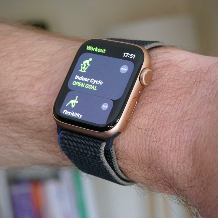 Apple Watch SE Workout mode.