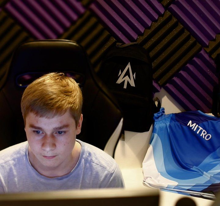 Dmitri "Mitr0" Van de Vrie