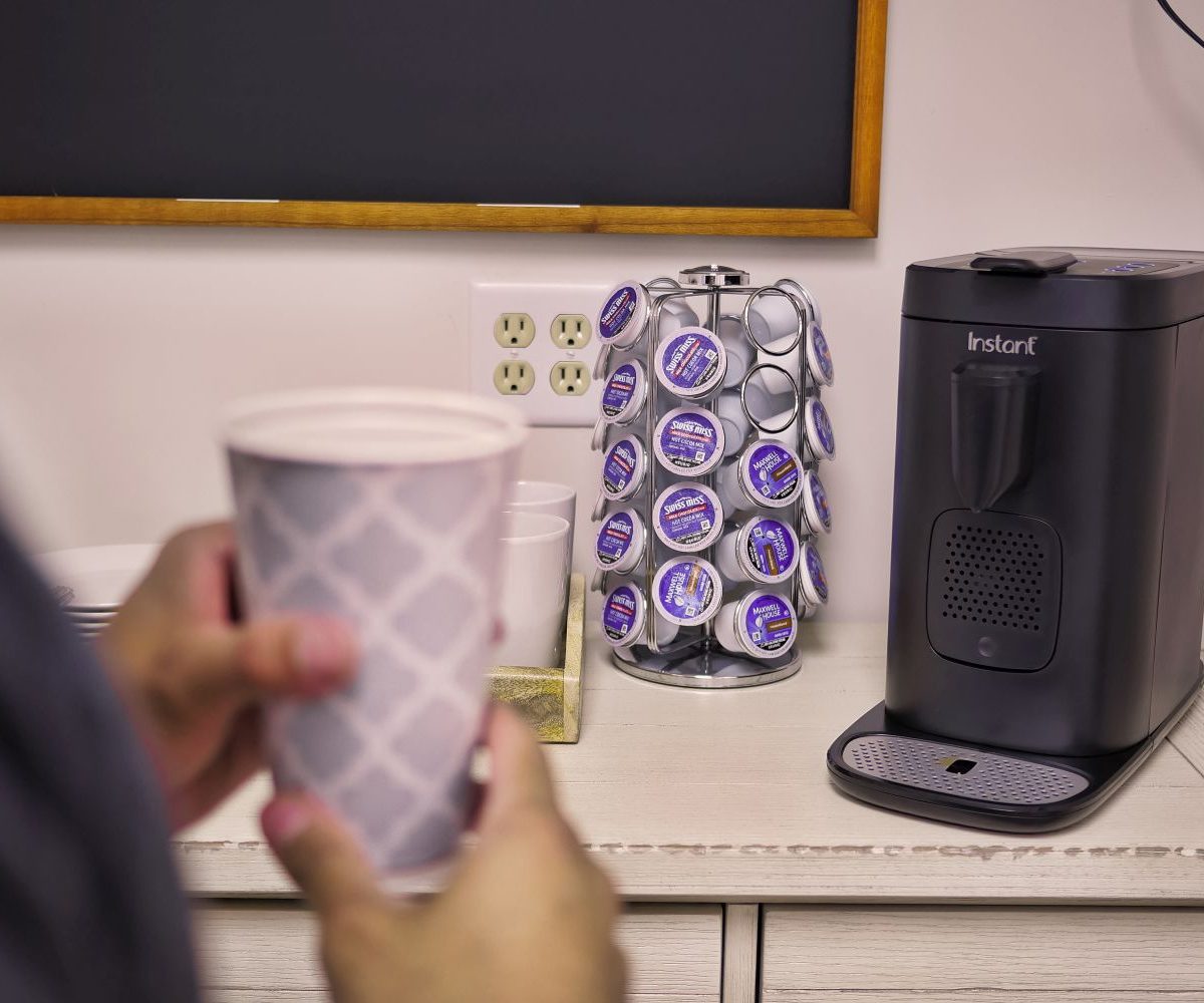 Instant Pod Review holding cuo