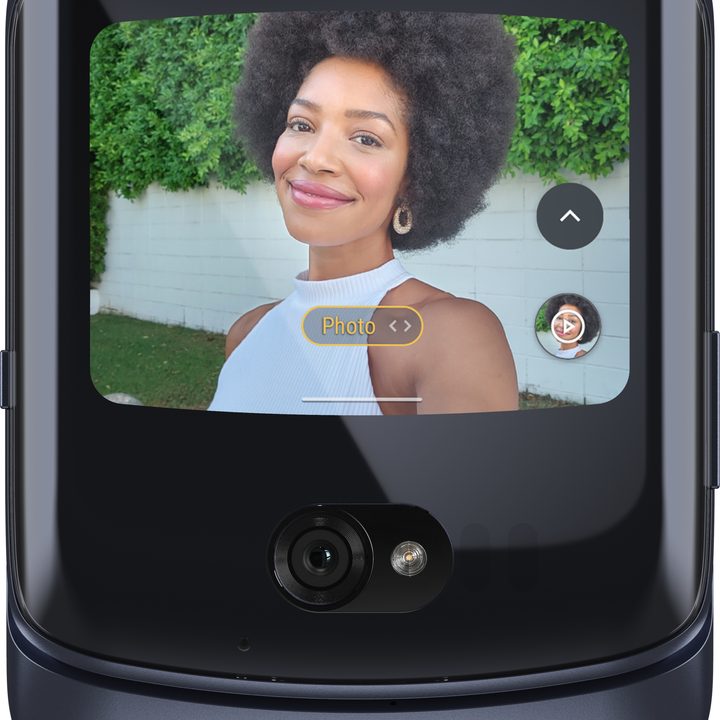 motorola razr 2020 news render cover camera
