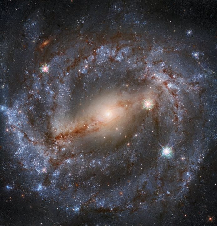 This stunning image by the NASA/ESA Hubble Space Telescope features the spiral galaxy NGC 5643 in the constellation of Lupus (The Wolf). Looking this good isn’t easy; thirty different exposures, for a total of 9 hours observation time, together with the high resolution and clarity of Hubble, were needed to produce an image of such high level of detail and of beauty.