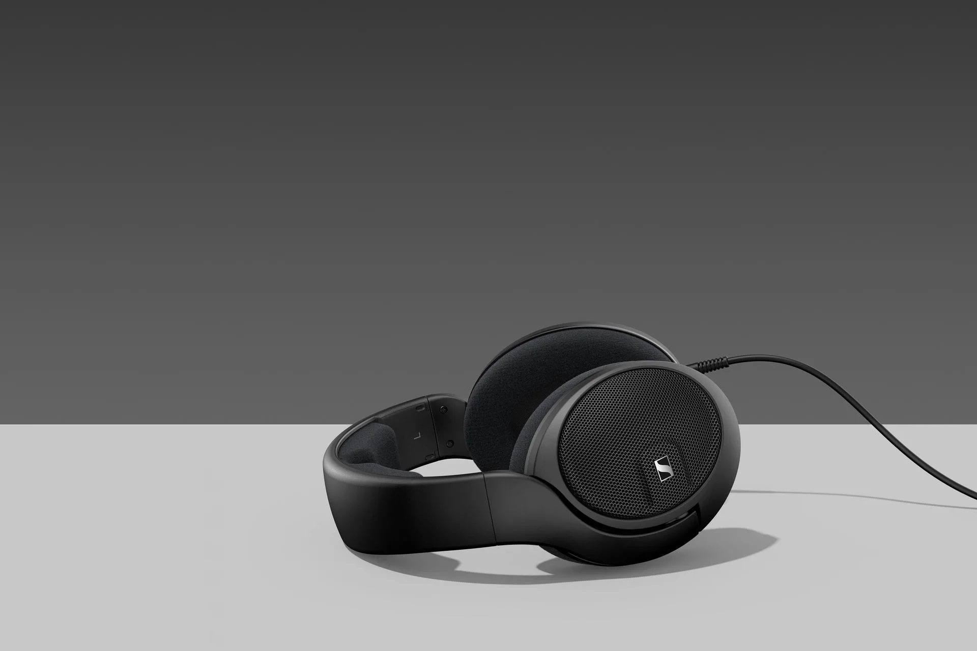 Sennheiser's HD 560S headphones aim for budget-conscious