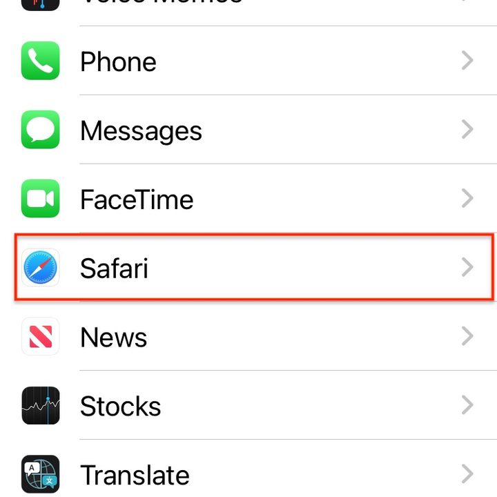 iOS 14 website ad tracker in Safari.