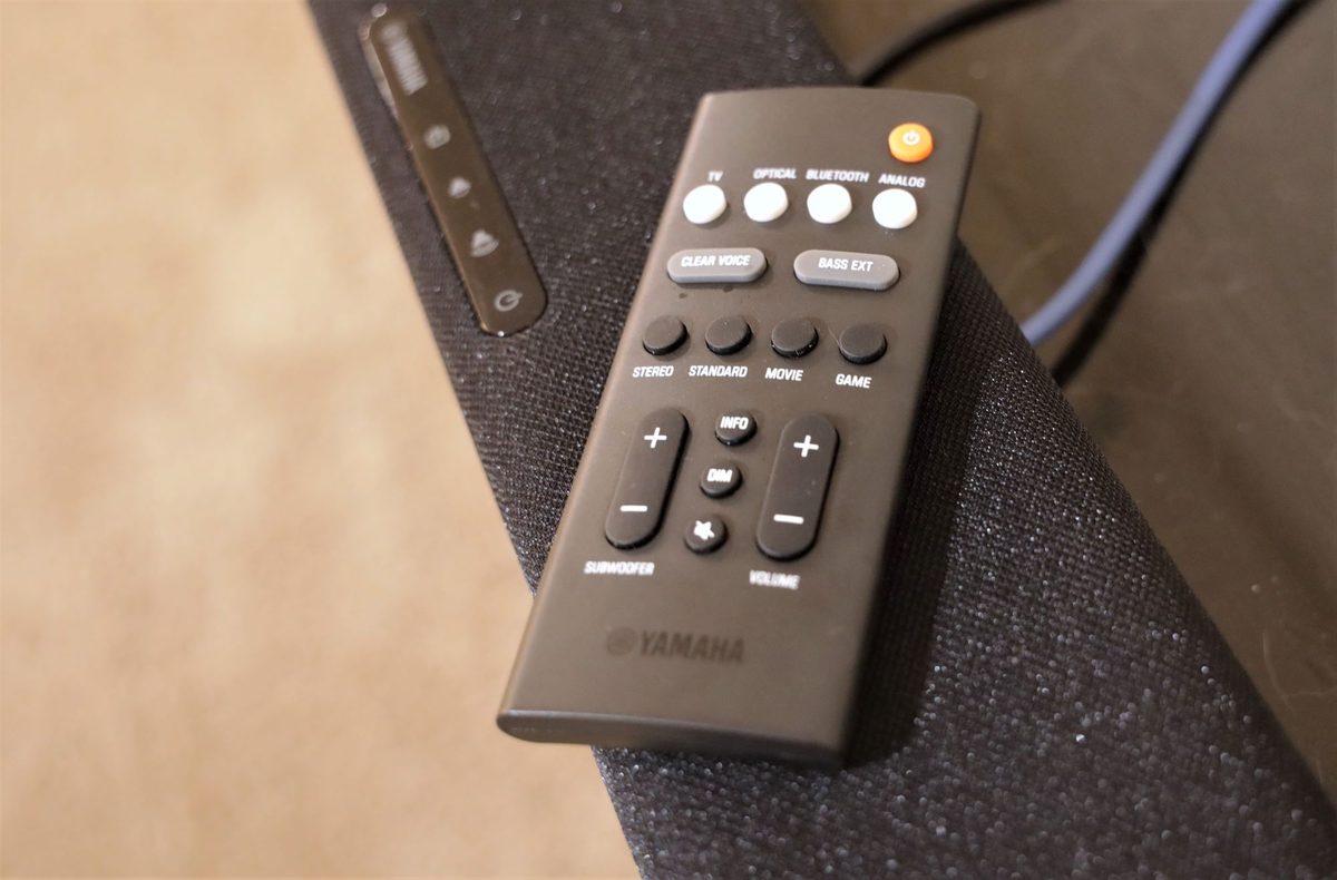 Yamaha C20A soundbar with remote