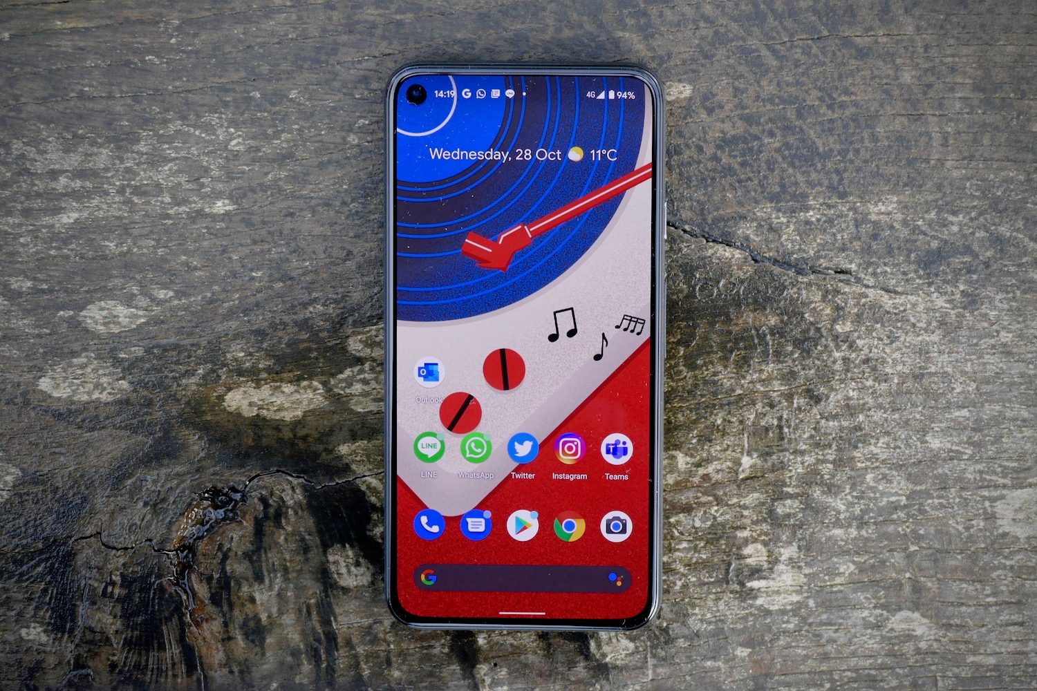 pixel 5 oneplus 8t galaxy s20 fe shootout buying guide google screen front