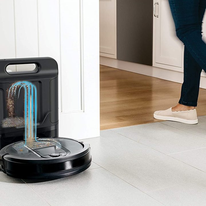 Shark IQ Robot Self-Empty XL RV1001AE, Robotic Vacuum cleans itself.