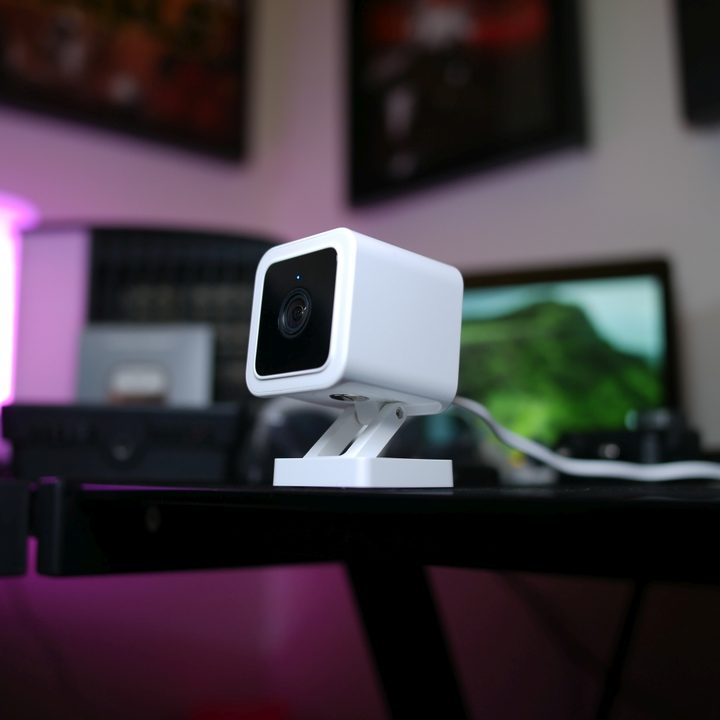 Wyze Cam v3 on table side profile
