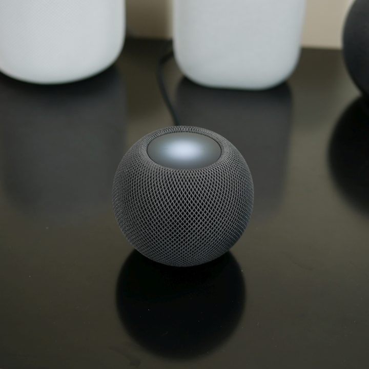 Apple HomePod Mini controls.