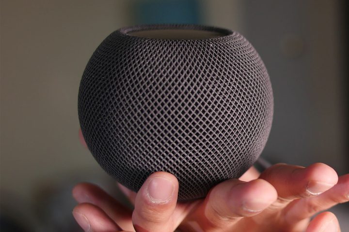 homepod mini in hand