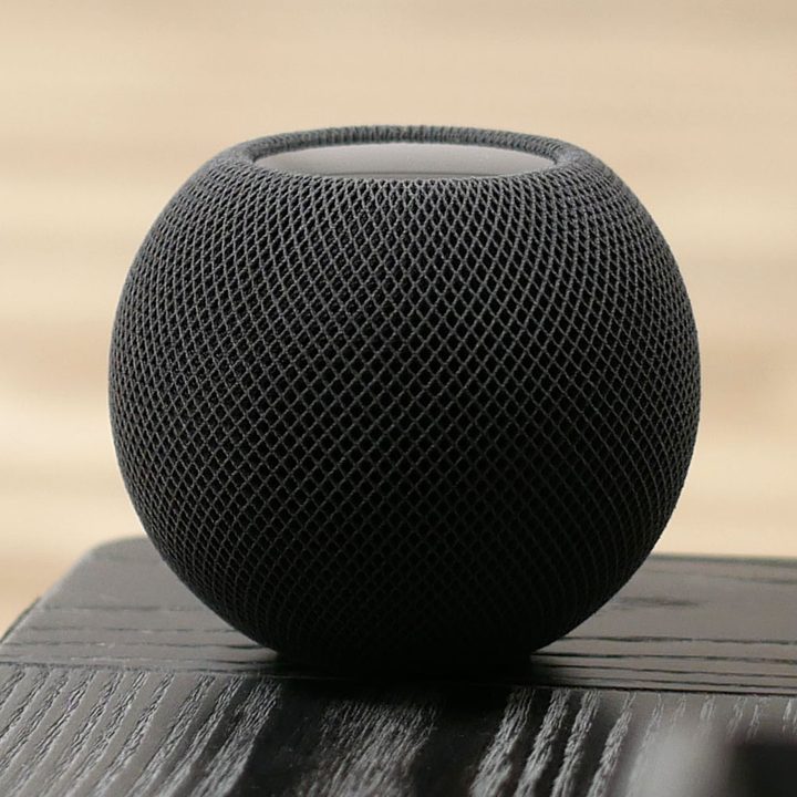 homepod mini on table edge side