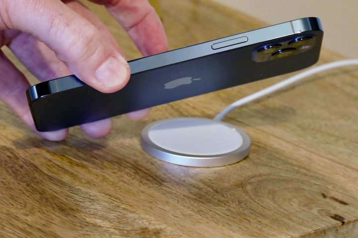 MagSafe iPhone 12 Pro Charge
