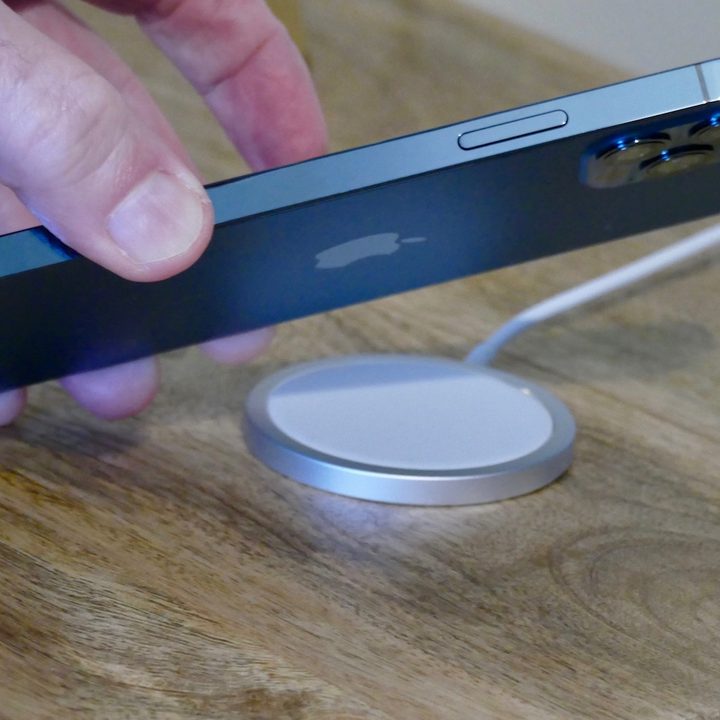 MagSafe iPhone 12 Pro Charge