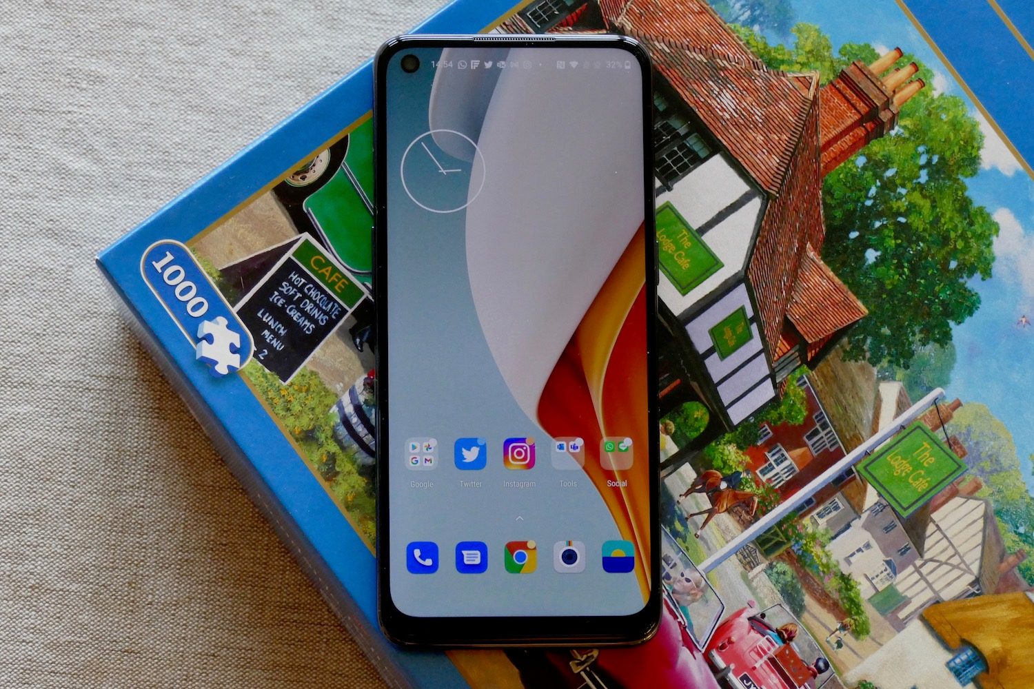 oneplus nord n10 5g versus pixel 4a screen comparison
