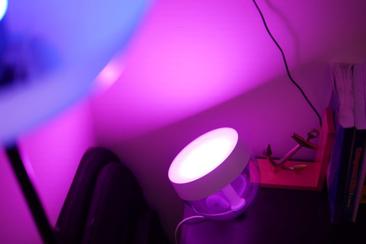 Philips Hue Iris table lamp pink