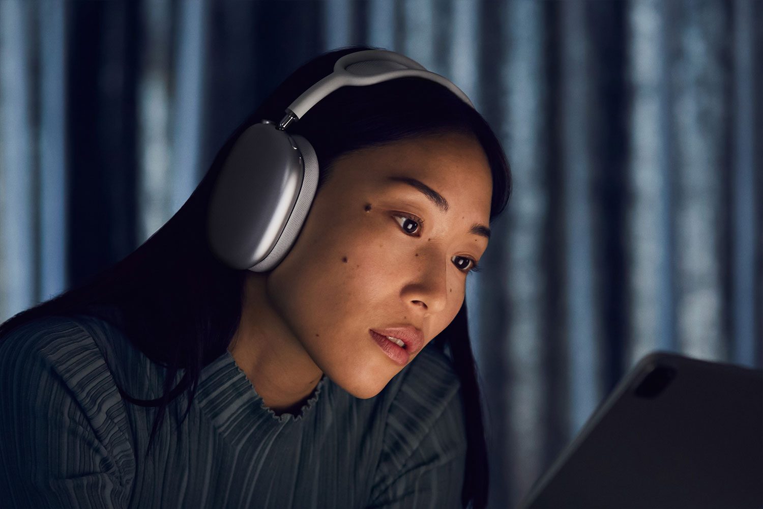 AirPods Max vs. AirPods Pro - Digital Trends