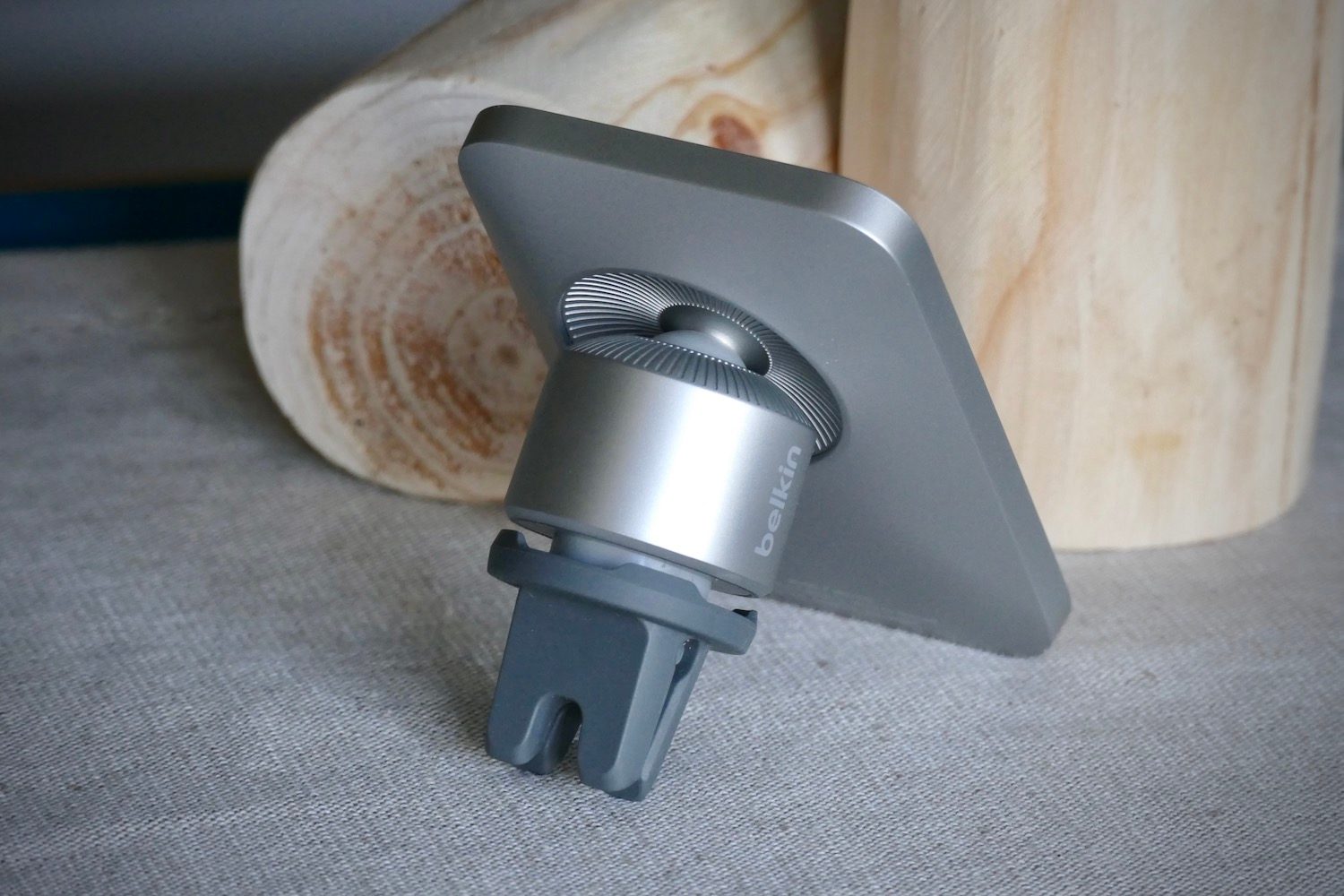 belkin magsafe car vent mount pro hands on features price photos release date rear