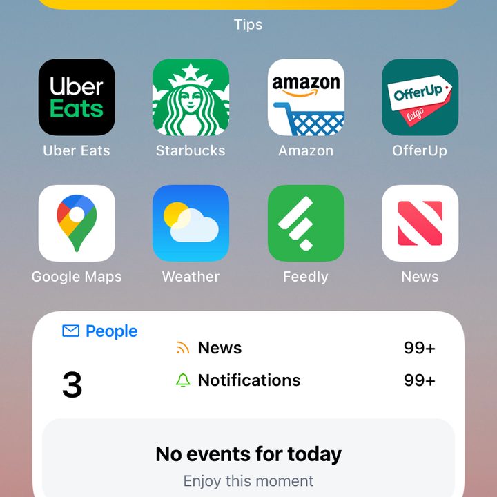 iPhone home screen with various widgets including Smart Stack widget.
