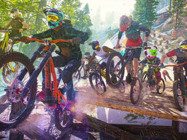 Riders Republic players riding bikes.