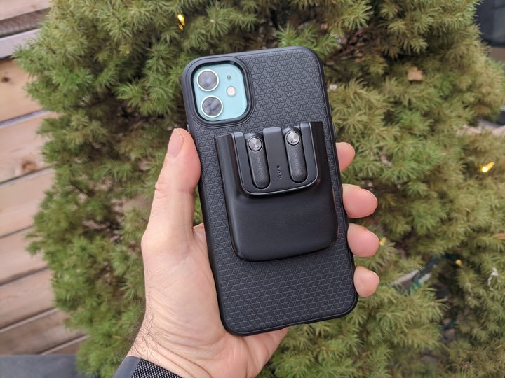 Scendo Snapods on phone with case
