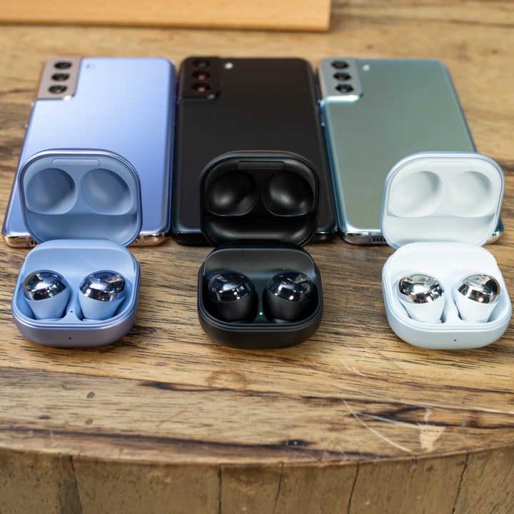 Samsung Galaxy S21 Ultra with Galaxy Buds Pro