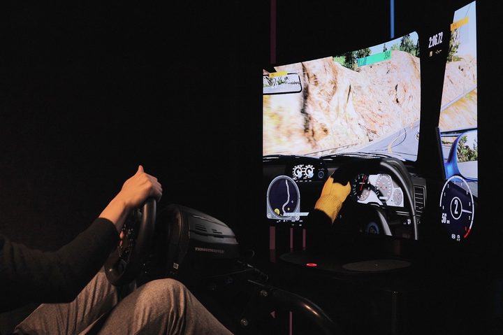 LG Bendable Gaming OLED TV