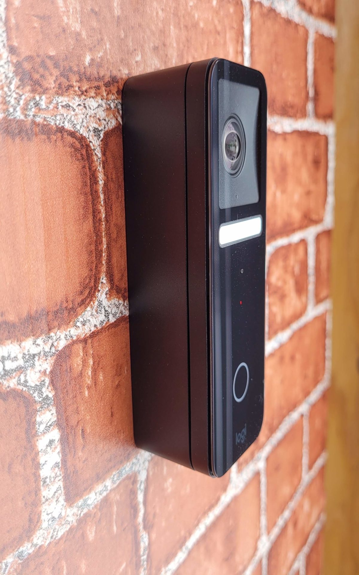Logitech Circle View Wired Doorbell miunter on Brick
