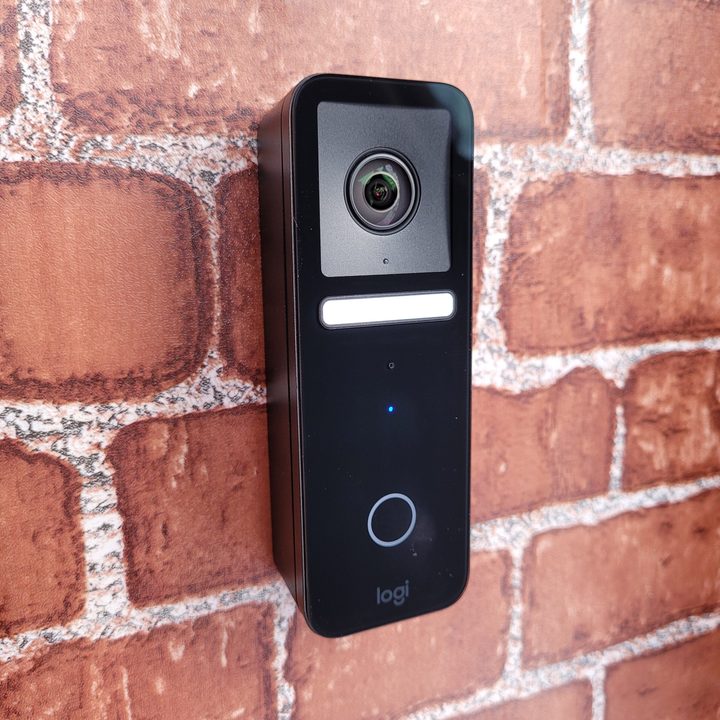 Circle View Doorbell mounted on brick.