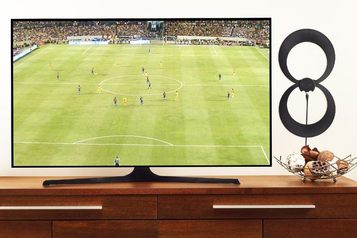 ClearStream Eclipse antenna mounted beside a TV