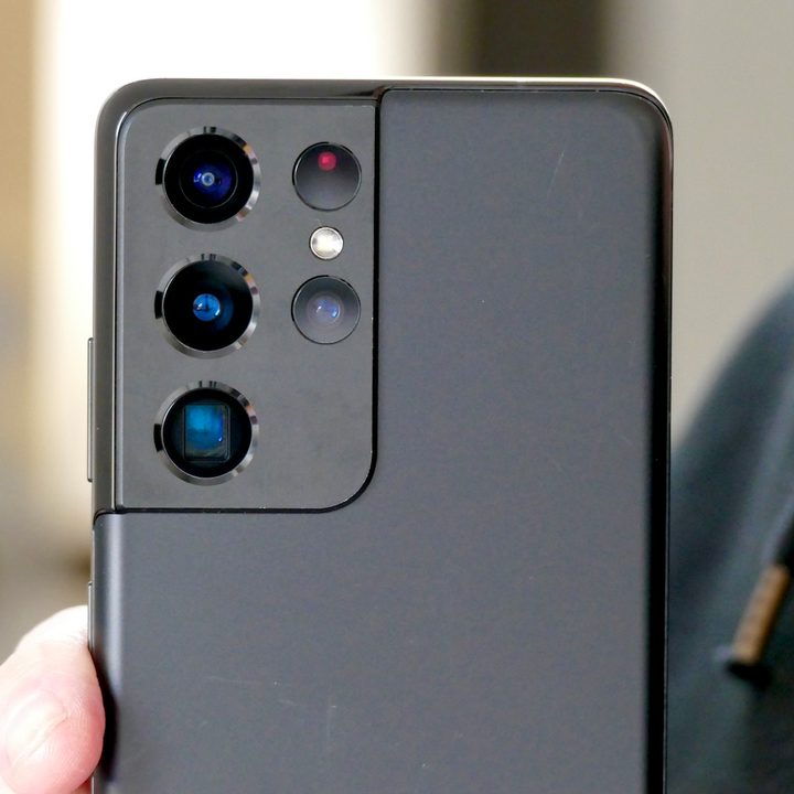 The Samsung S21 Ultra camera's zoom lens.