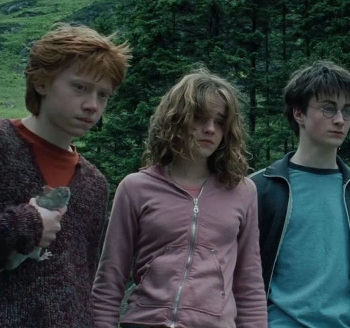 Ron, Hermione, and Harry looking down in Harry Potter and the Prisoner of Azkaban