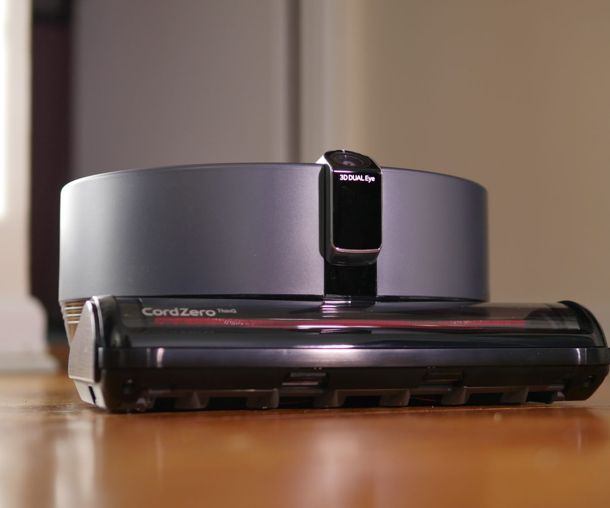 LG CordZero ThinQ Robot Vacuum front brush