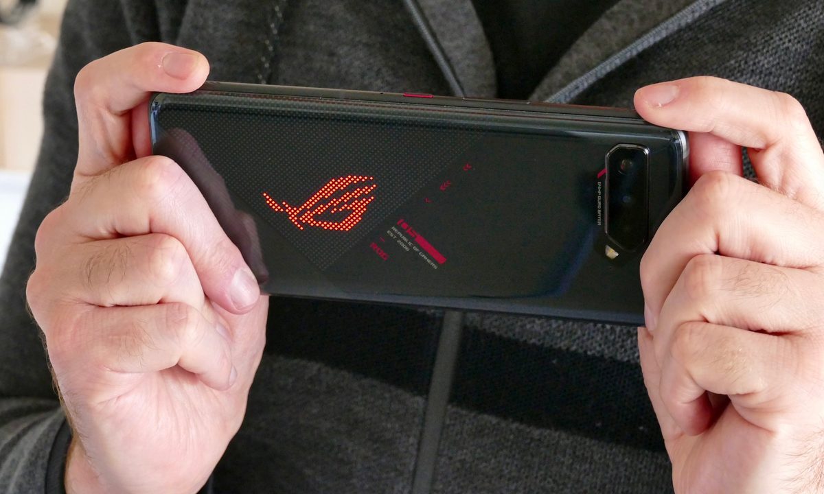 asus rog phone 5 review back hands