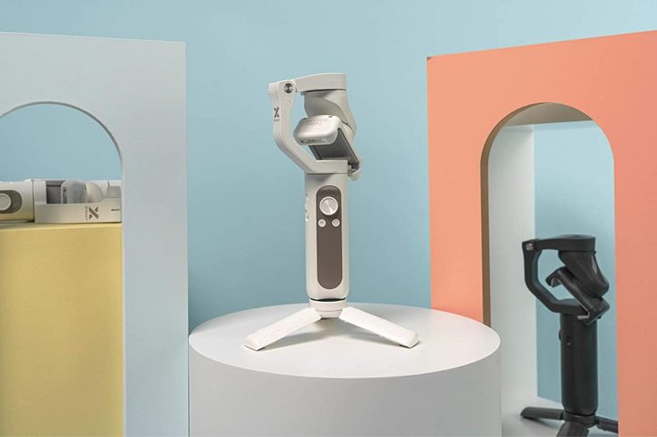 Hohem iSteady X gimbals on display