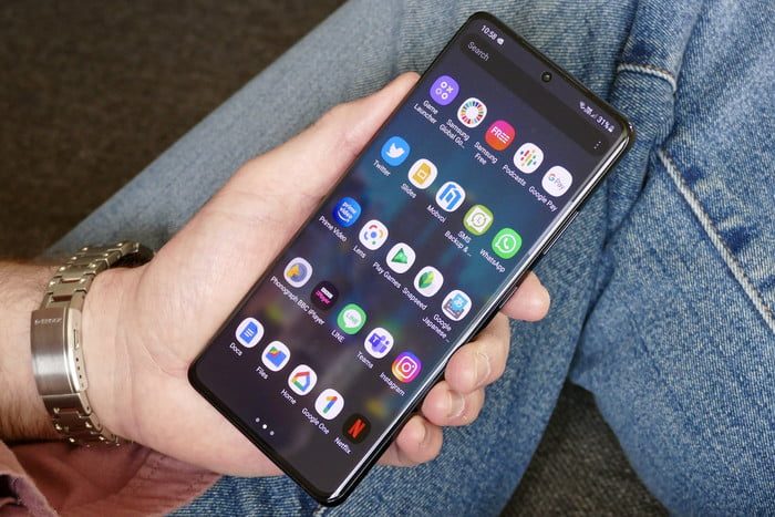 Samsung Galaxy S21 Ultra as seen from the front.