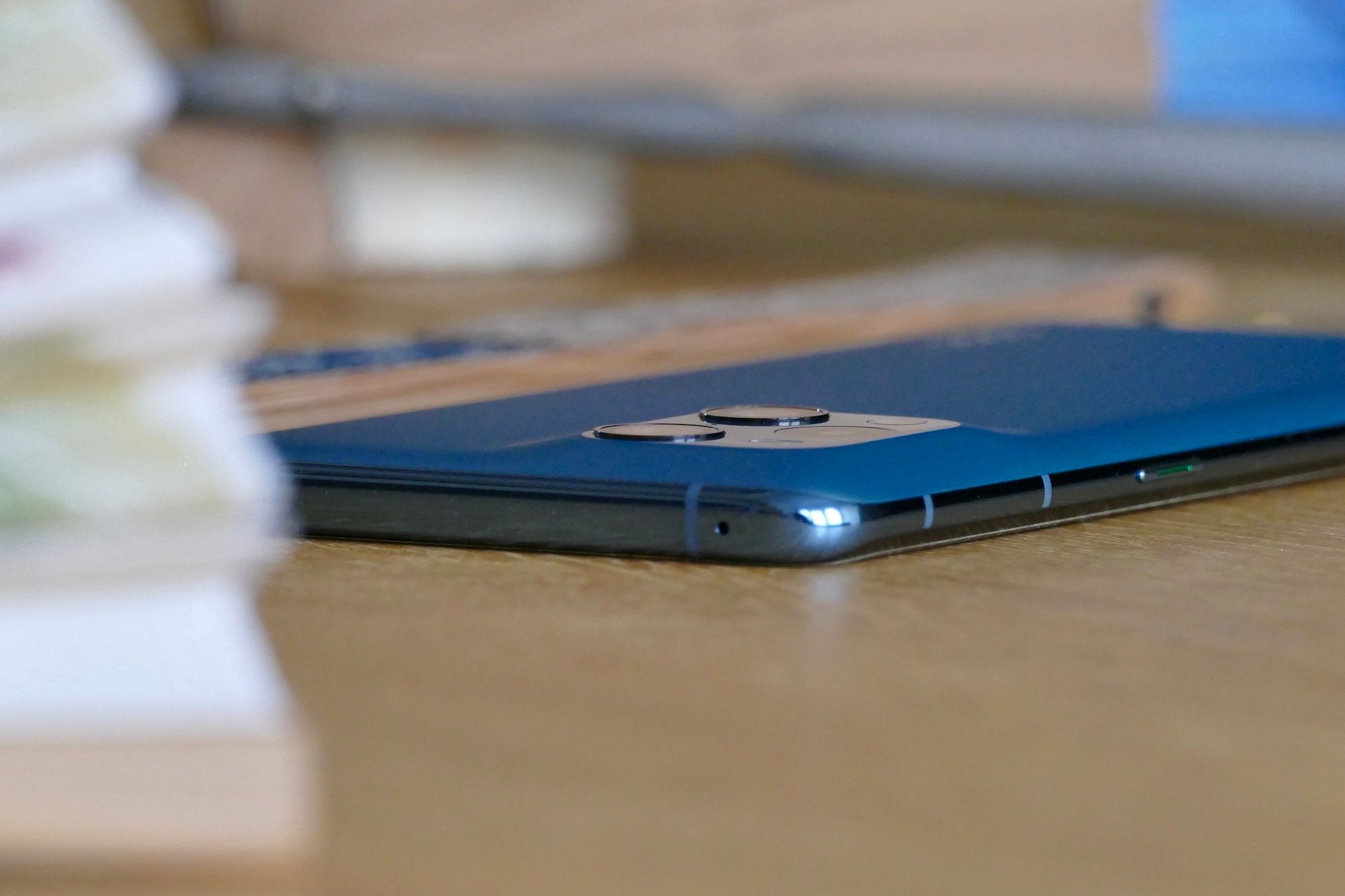 oppo find x3 pro review camera bump