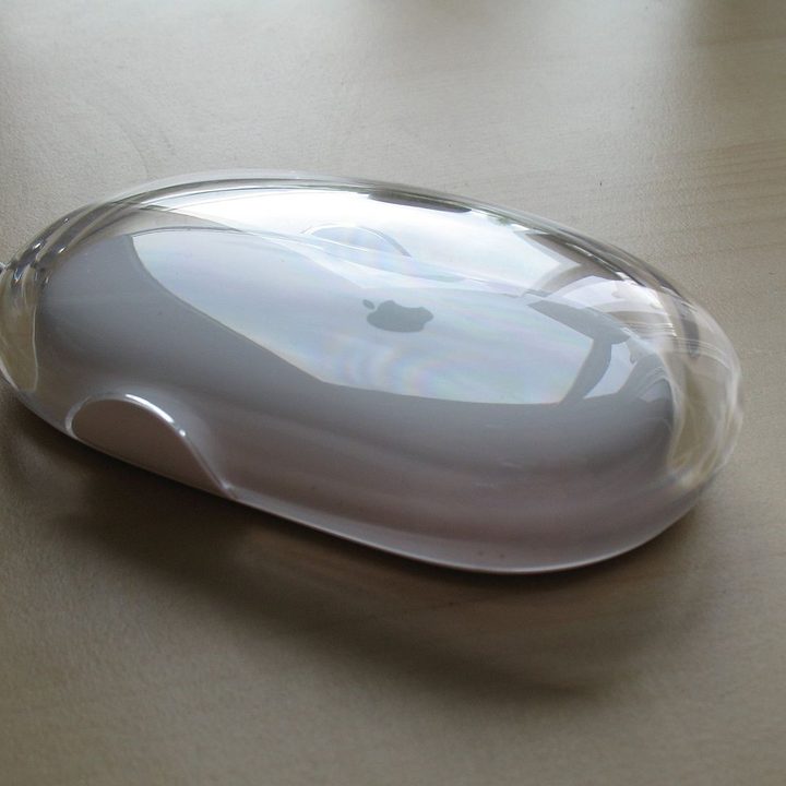 Apple pro mouse created in 2000