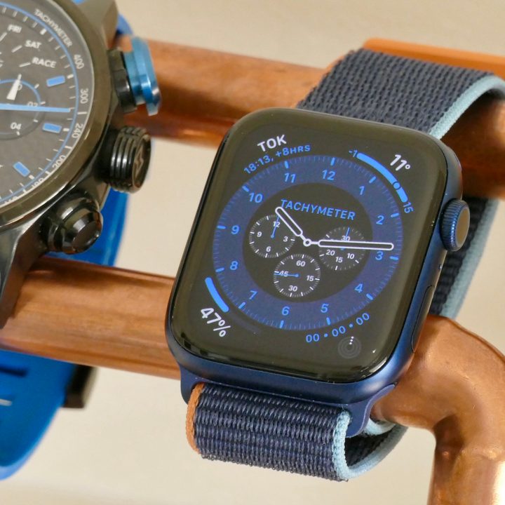 Different Apple Watch models on a stand.