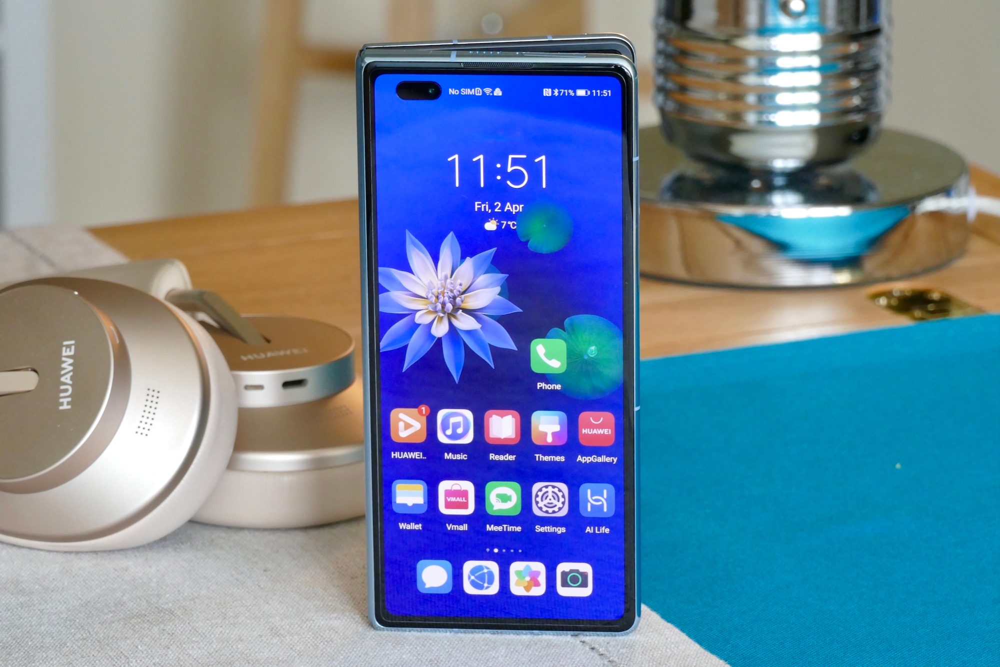 huawei mate x2 hands on features price photos release date screen closed