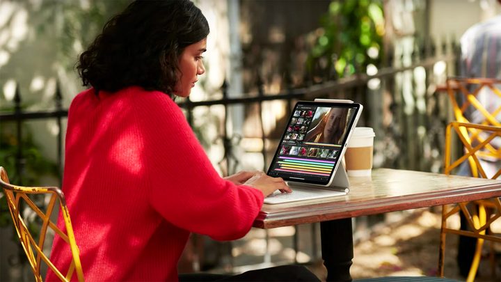 Apple iPad Pro M1 Lifestyle Image