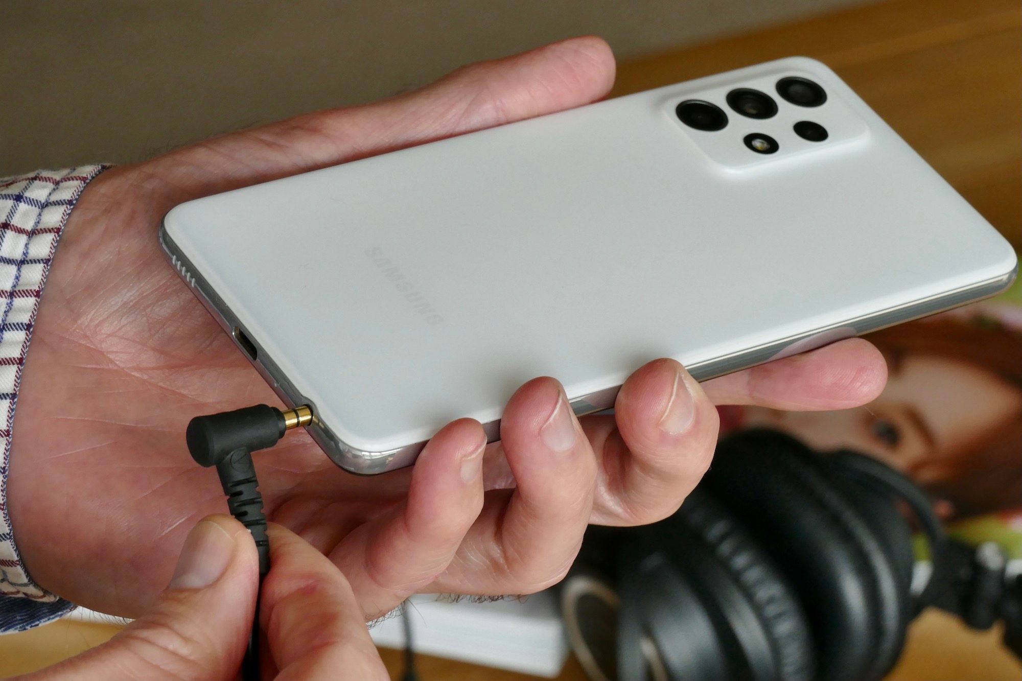 samsung galaxy a52 5g review headphone jack