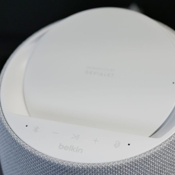 Belkin SoundForm Elite Hi-Fi top closeup